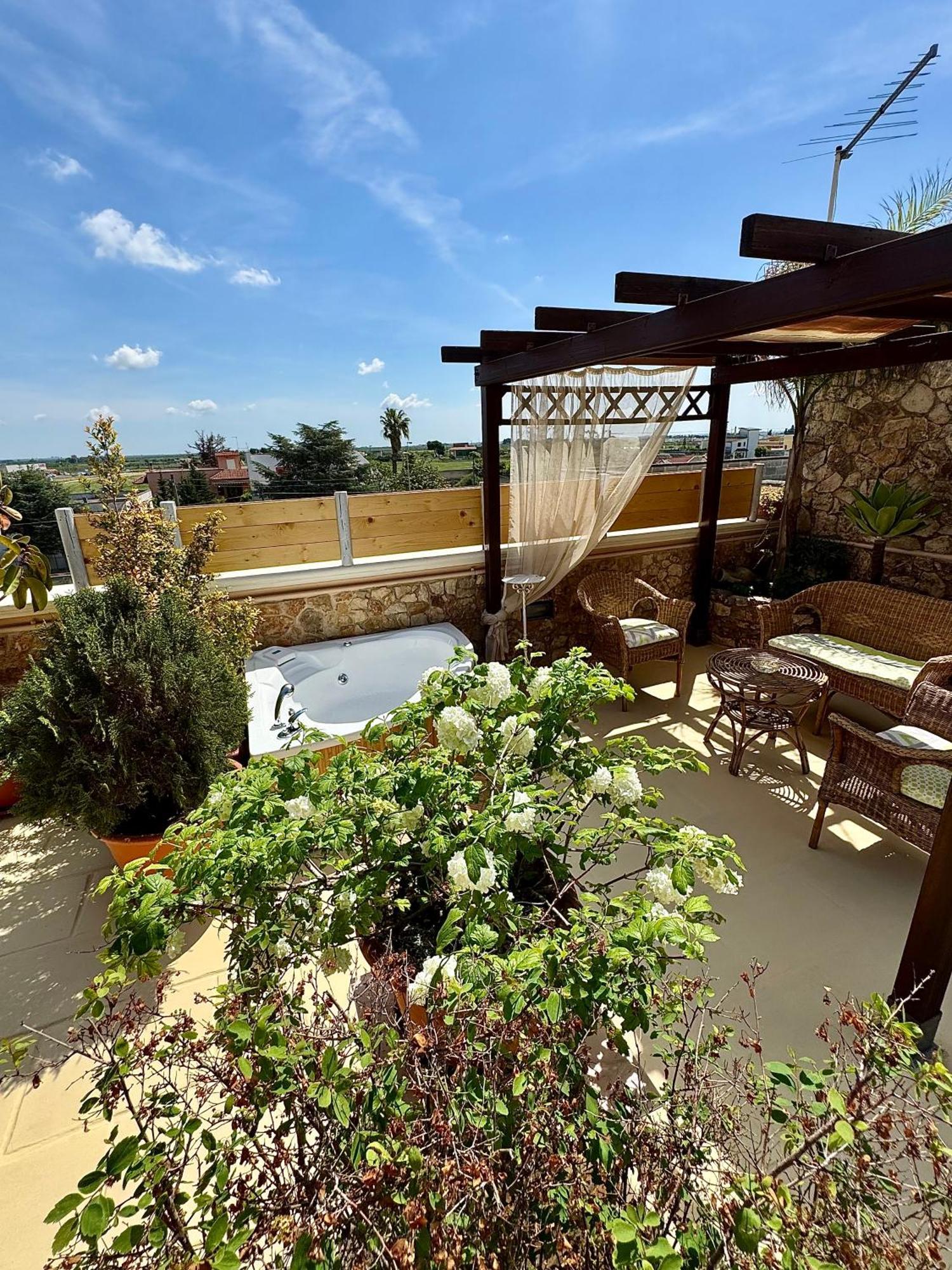 Appartamento No Vabbe! Penthouse… Torre Santa Susanna Esterno foto